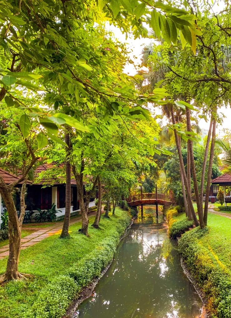 A Romantic Gateway in Kumarakom - Kumarakom Lake Resort