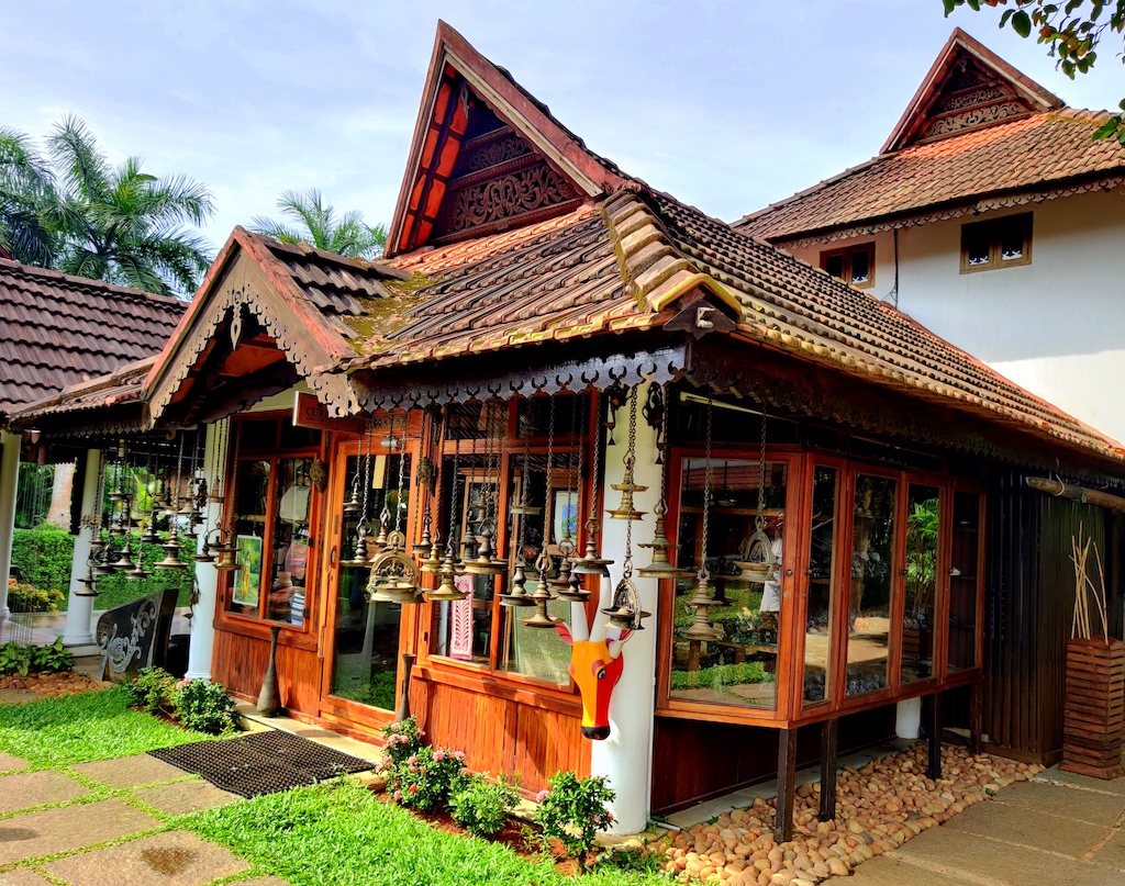 Best Place to Stay in Kumarakom - Kumarakom Lake Resort