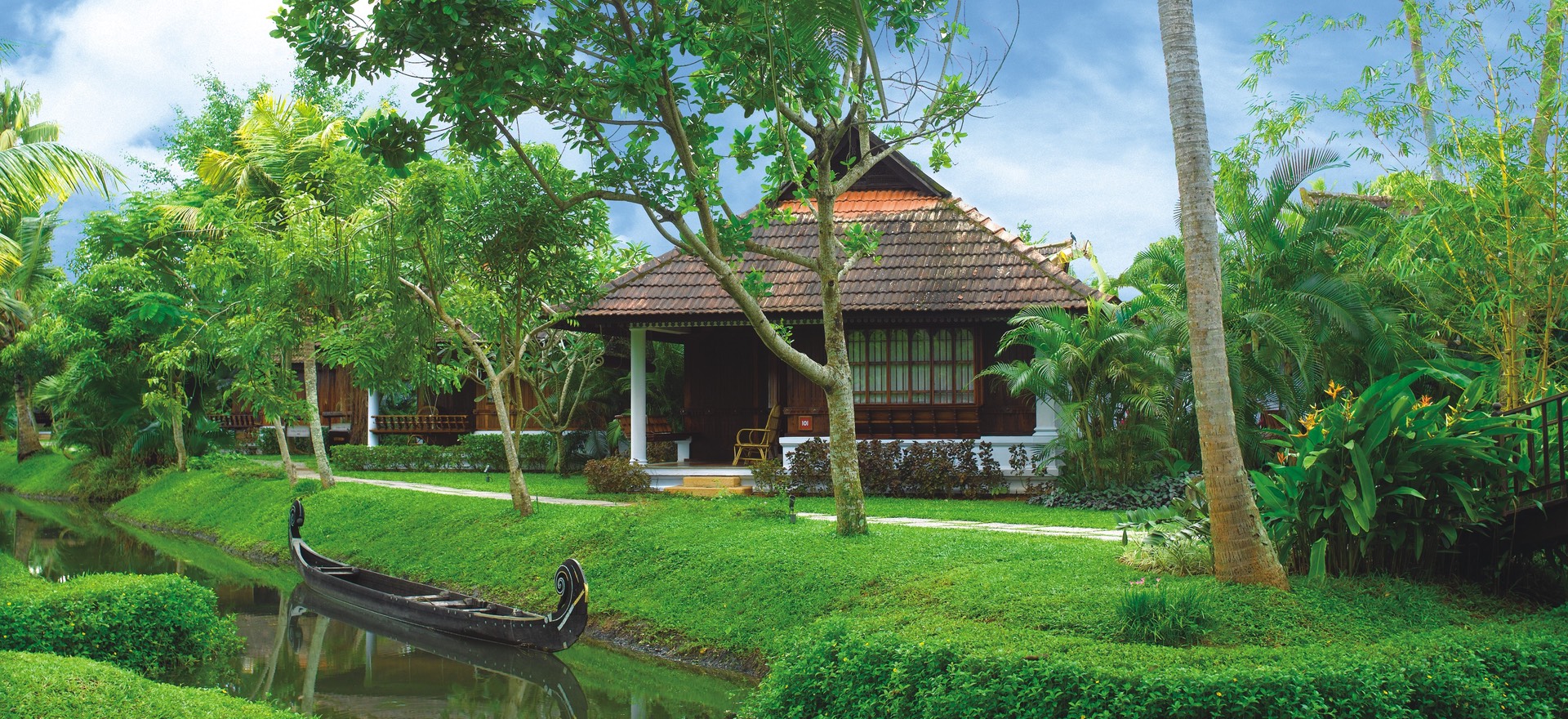 Heritage Lake View Villas with Private Pool - Kumarakom Lake Resort