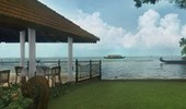 Vembanad, the Seafood Bar - Kumarakom Lake Resort