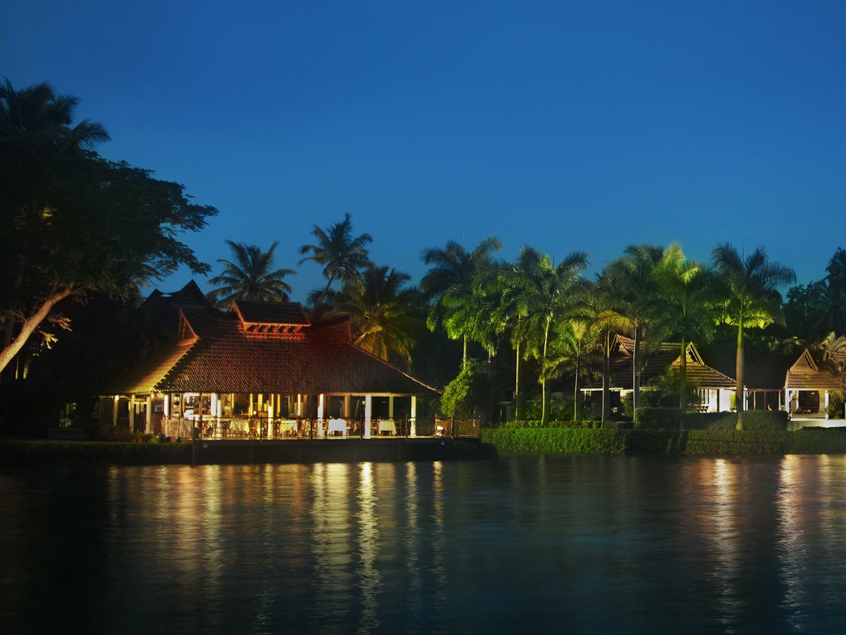 Vembanad, the Seafood Bar - Kumarakom Lake Resort